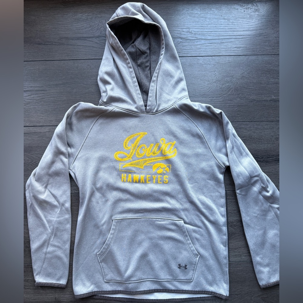 Iowa Hawkeyes Hoodie size youth XL